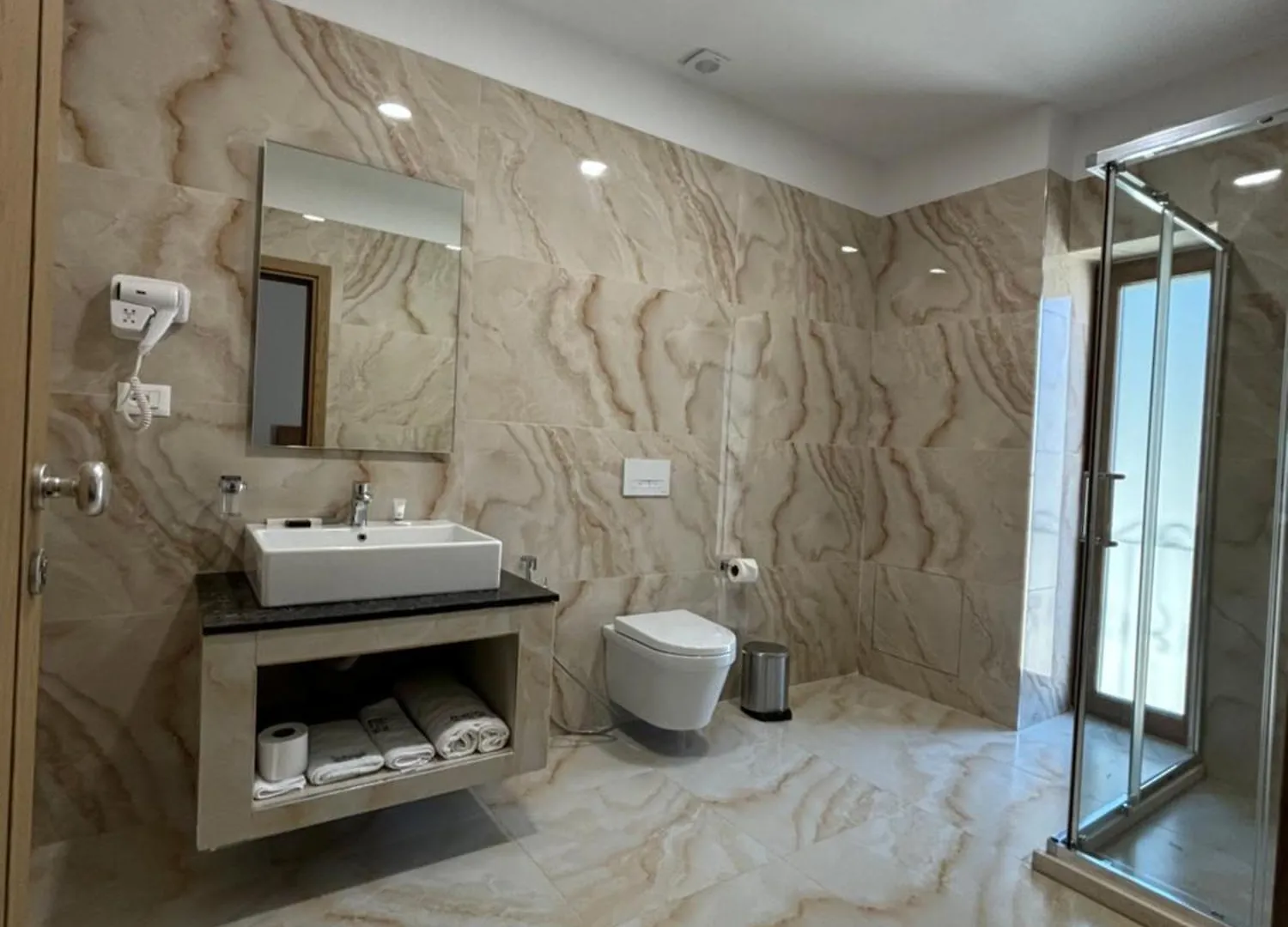 Hotel Gle-Alb Agrotourism Tepelene 4*,  Albania